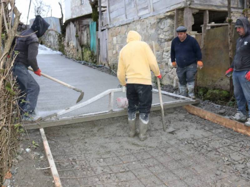 ცაგერის მუნიციპალიტეტის სოფელ სურმუშში მიმდინარეობს შიდა სასოფლო გზის სარეაბილიტაციო...